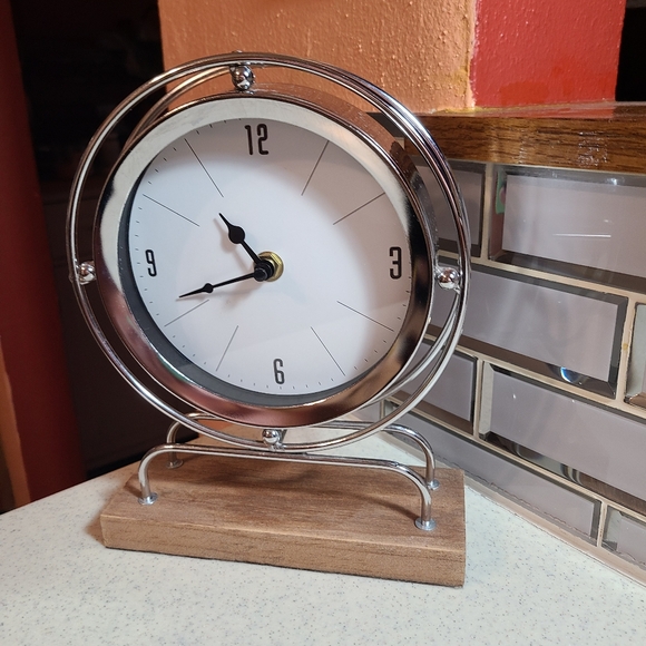 Silver and White Table Clock - Picture 2 of 7